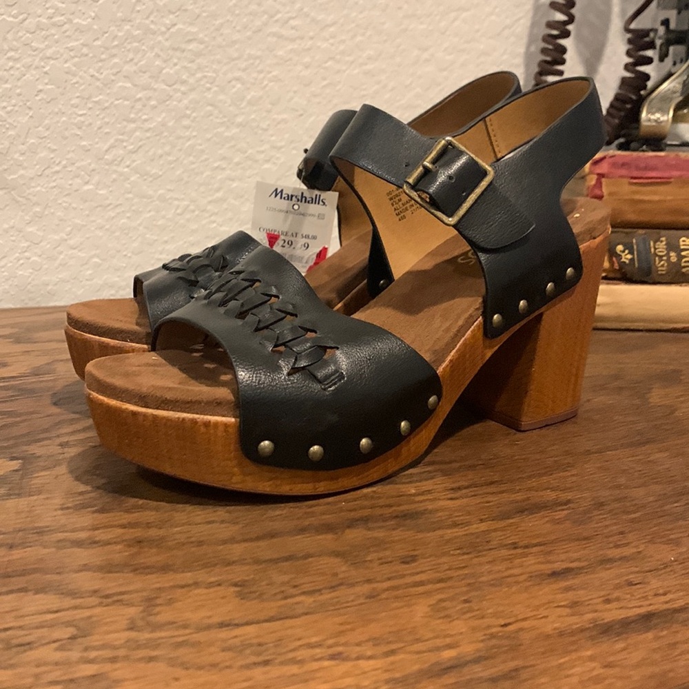 White mountain chunky black heels